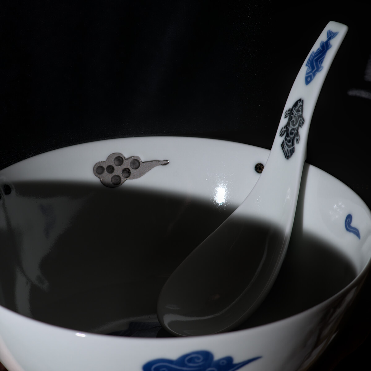 cuillere renge pour ramen deux poissons noir
